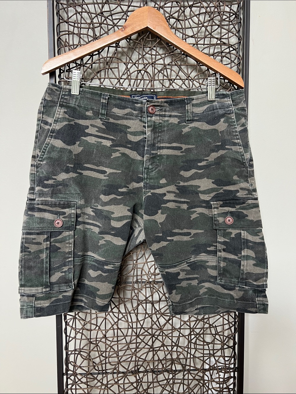 Abercrombie & Fitch camo cargo shorts green camouflage 9” inseam 32 waist mens